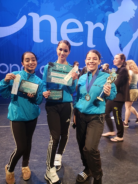 trio wins dance award